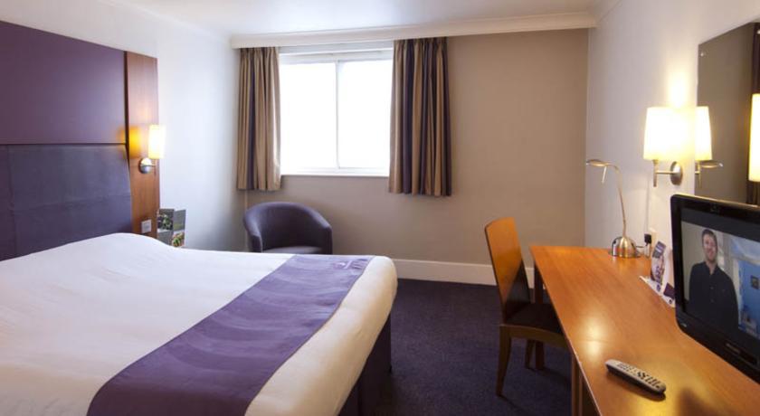 Premier Inn Basingstoke West Ngoại thất bức ảnh