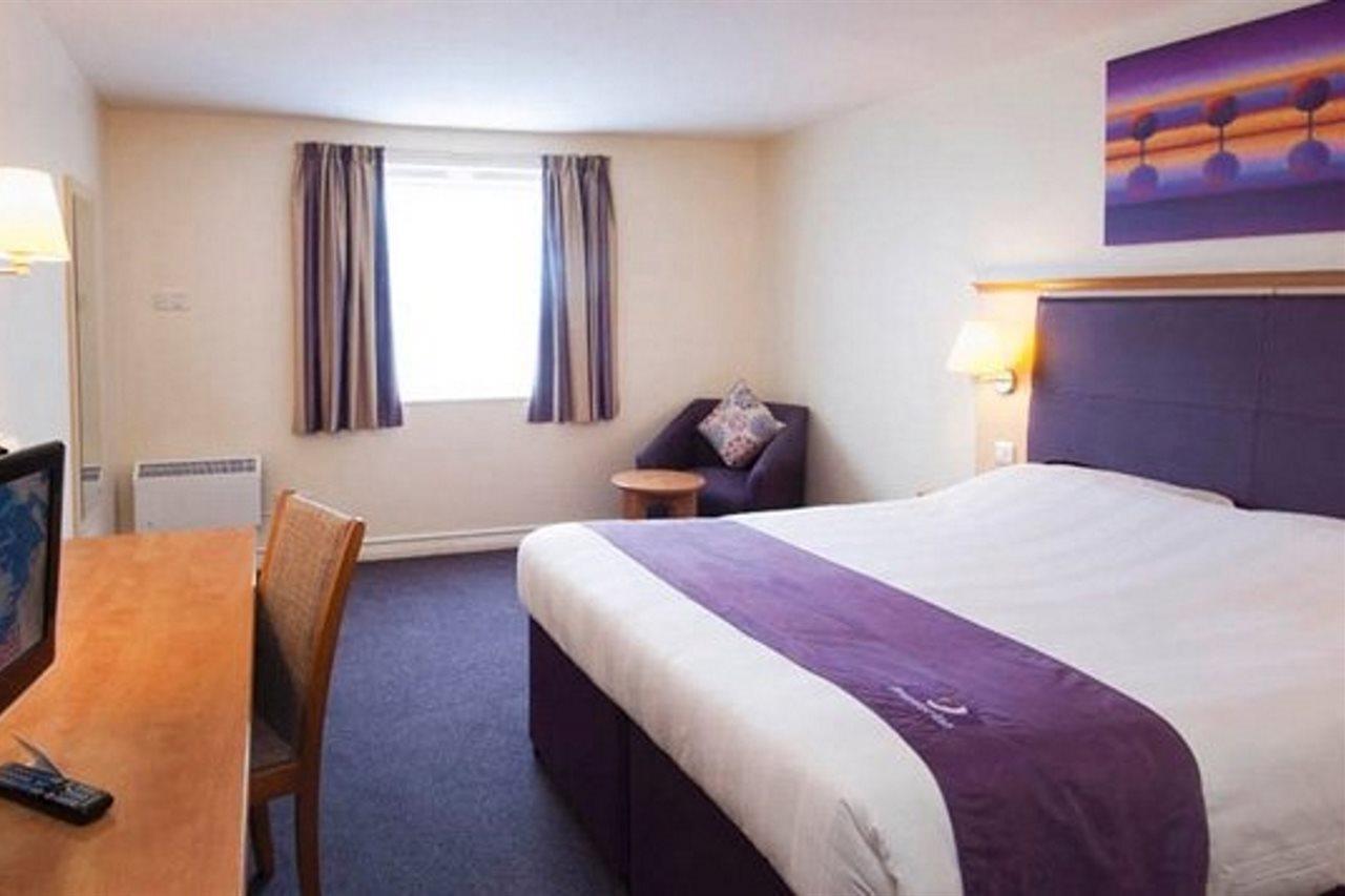 Premier Inn Basingstoke West Ngoại thất bức ảnh