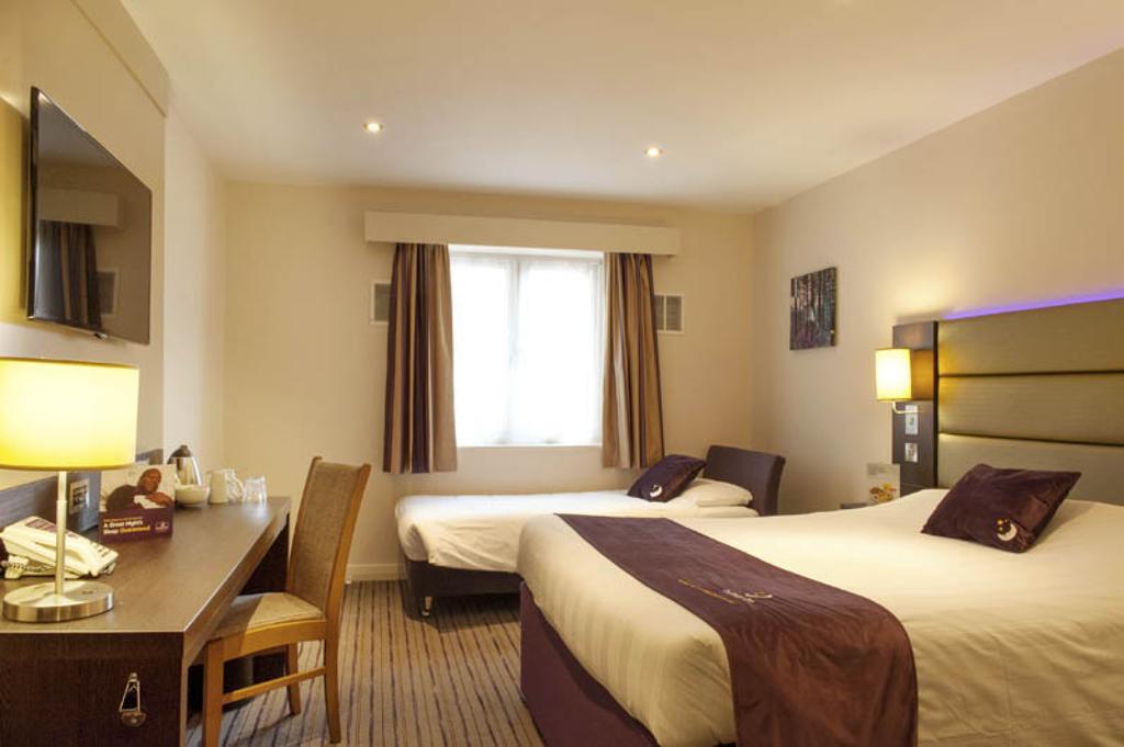 Premier Inn Basingstoke West Ngoại thất bức ảnh