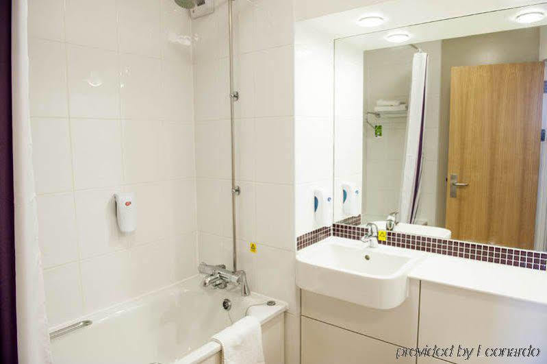 Premier Inn Basingstoke West Ngoại thất bức ảnh